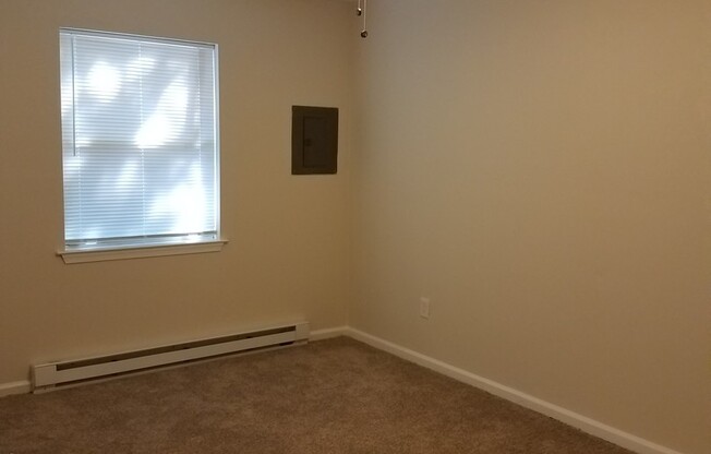 2 beds, 1 bath, 770 sqft, $1,000, Unit Unit 1