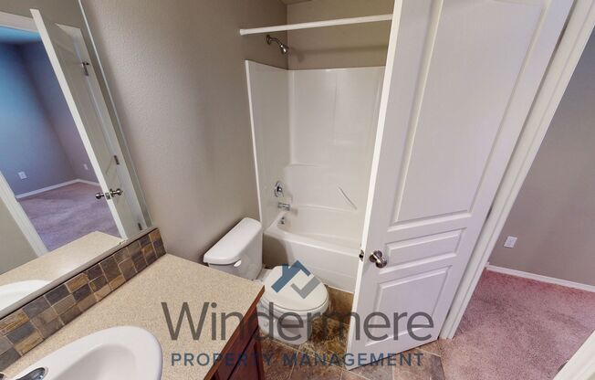 3 beds, 2 baths, 1,064 sqft, $1,695, Unit chin240-1