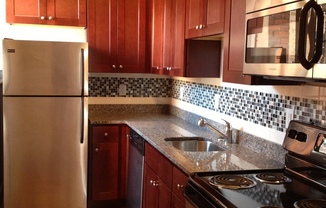 3 beds, 1 bath, $1,800, Unit Apt.  5