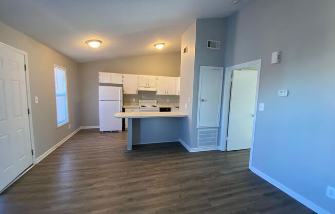 1 bed, 1 bath, 635 sqft, $1,095, Unit 2560