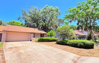 Quaint 2 Bedroom 2 Bathroom Home in Sanford!!