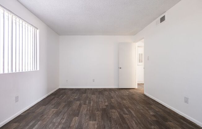 2 beds, 1 bath, 780 sqft, $1,149, Unit 11502