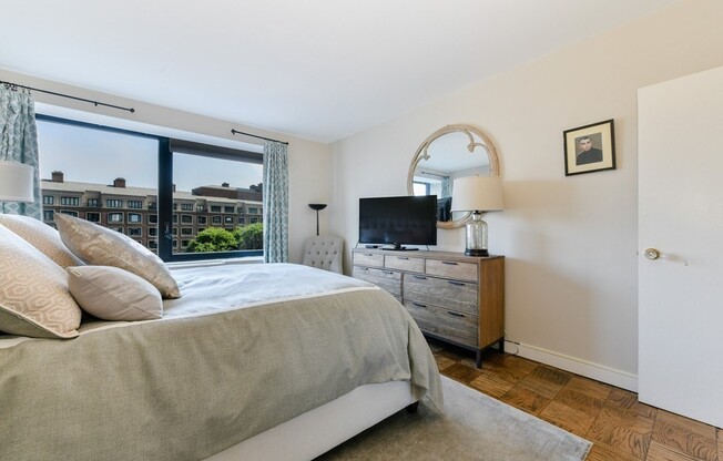 85 E India Row