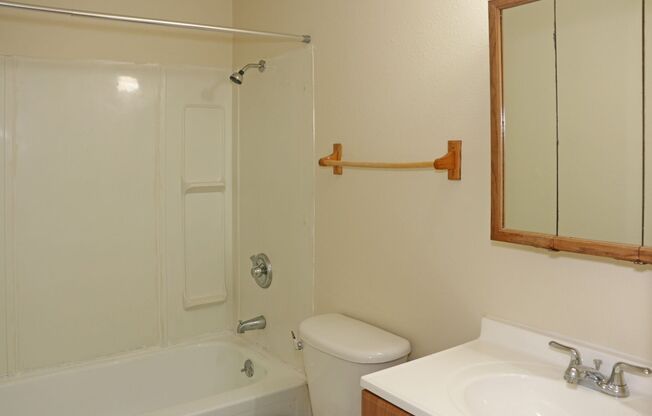 2 beds, 1 bath, $1,495, Unit 445-14