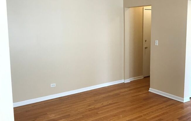 7722-28 N. MARSHFIELD