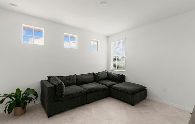 3 beds, 2 baths, $2,950, Unit #201