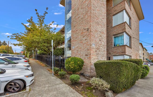 Walkable One-Bedroom Apartments Near the University of Washington