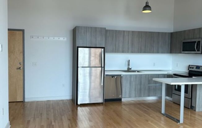1 bed, 1 bath, 650 sqft, $1,900, Unit 409