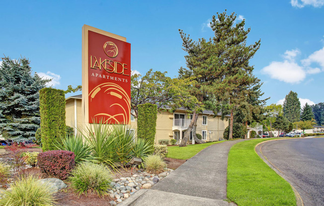Lakeside exterior, Dean Weidner Investments Apartments in Mountlake Terrace, WA