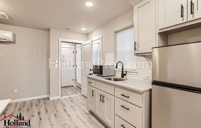 1 bed, 1 bath, 400 sqft, $1,345, Unit A