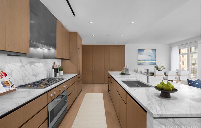 555 W 22 ST