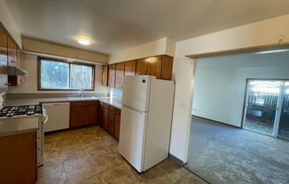 2 beds, 1 bath, 807 sqft, $1,700, Unit 8123