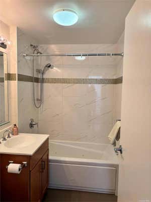 2 beds, 2 baths, $3,000, Unit 5B