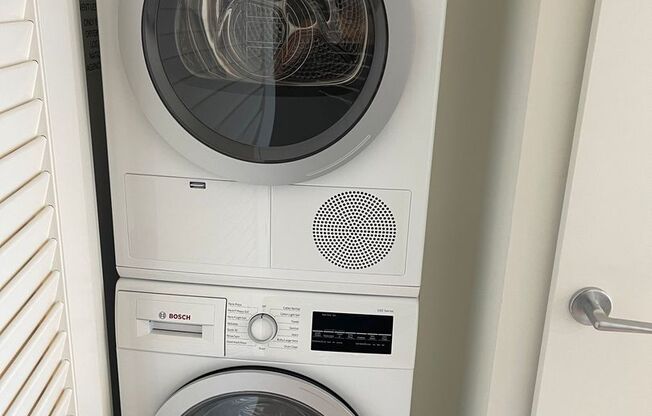 1 bed, 1 bath, 730 sqft, $3,000, Unit 889 Francisco St, UNIT 2402