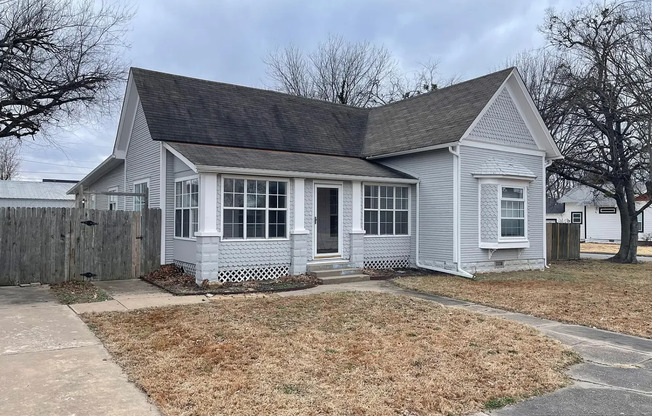 Gorgeous 3 bedroom in the heart of Broken Arrow