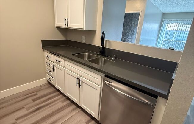 1 bed, 1 bath, 714 sqft, $1,995, Unit 076