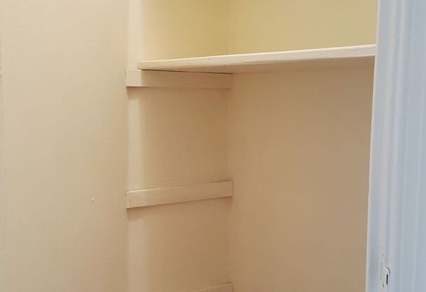 2 beds, 1 bath, 800 sqft, $1,695, Unit E11