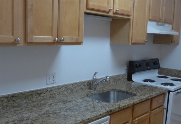 2 beds, 1 bath, 900 sqft, $1,825, Unit 800