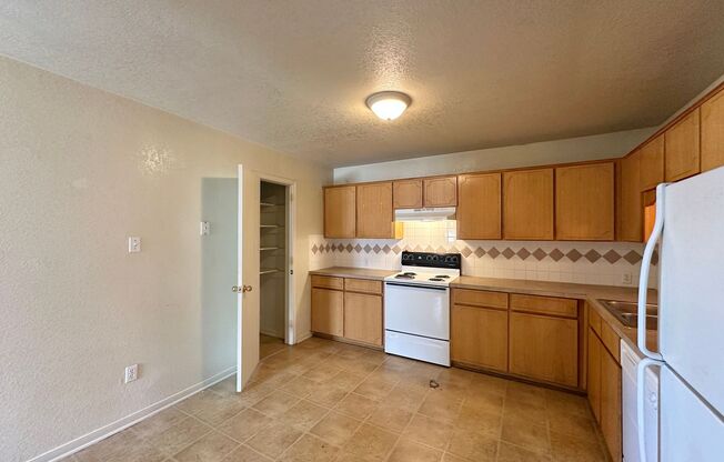 3 beds, 2 baths, 1,200 sqft, $1,195, Unit B