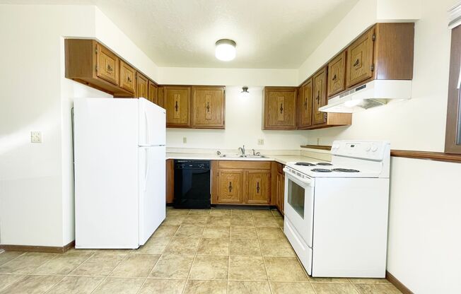 2805 7th Street SW Apartments - Just East of Dakota Square Mall