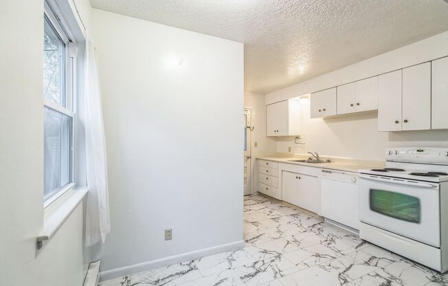 2 beds, 1 bath, $2,195