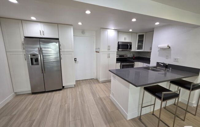 2 beds, 1 bath, 980 sqft, $3,700, Unit 539