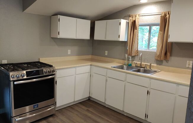 Sanders Beach Beauty-Short Term Rental  May-July2025