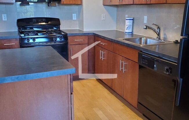2 beds, 1 bath, $3,596, Unit 3