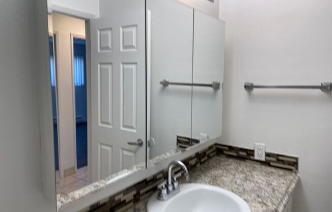 2 beds, 1 bath, 1,014 sqft, $1,995, Unit 21