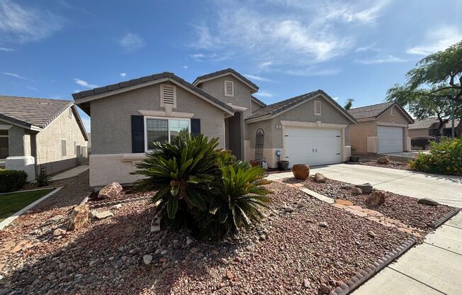 Gorgeous 3Bed/2Bath, 1-Story Home located in the NW part of the valley