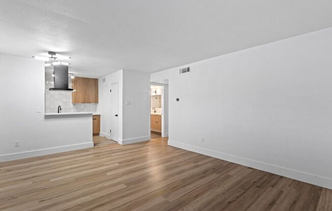 CrestHaus Apartments, LLC