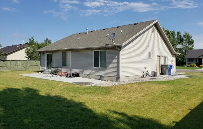 3 beds, 2 baths, $1,850