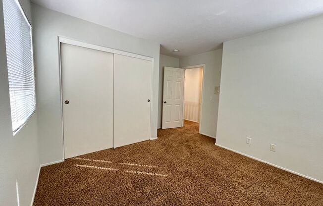 3 beds, 2.5 baths, $1,900, Unit Gate code is K089621 OR K160772