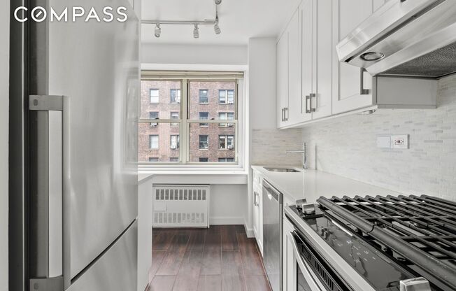 3 beds, 2 baths, 1,230 sqft, $8,000, Unit 10C