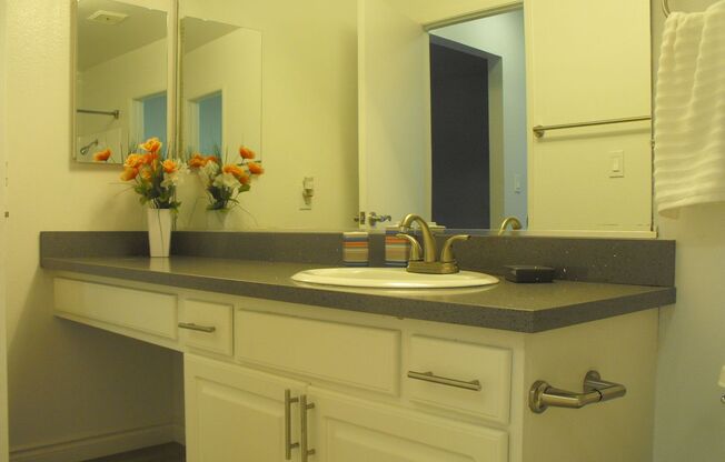 1 bed, 1 bath, 750 sqft, $2,126, Unit Unit 14B