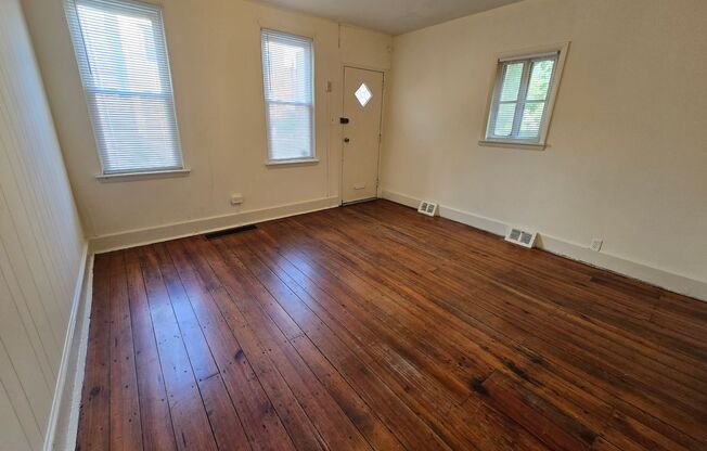 Large 2 bed 2 bath townhouse with huge private yard attached