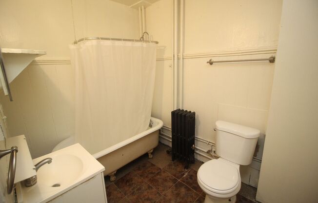 Studio, 1 bath, 10 sqft, $775, Unit 2R