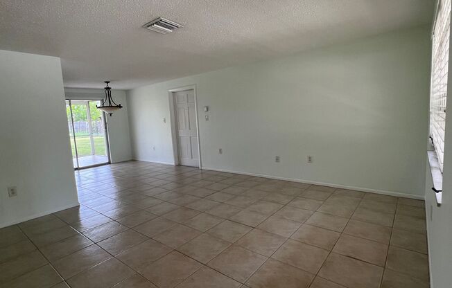 ** Annual ** 2 Bed / 2 Bath ** Single Family Home ** Conveniently Located ** $1,550