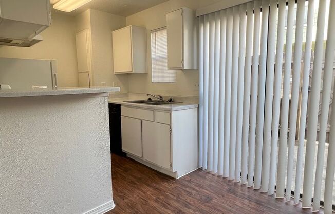 1 bed, 1.5 baths, 776 sqft, $975, Unit 19-604