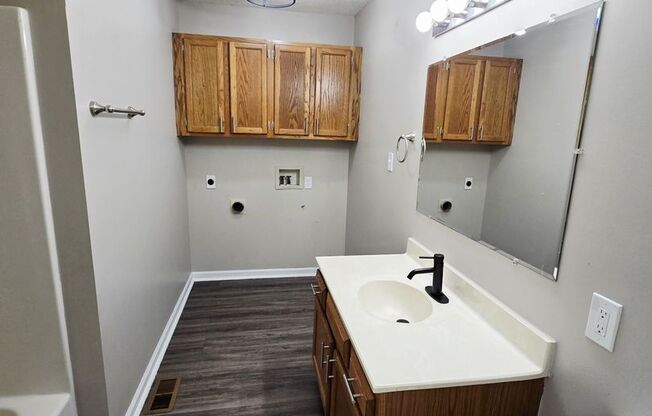 2 beds, 1.5 baths, 1,076 sqft, $1,429, Unit 056