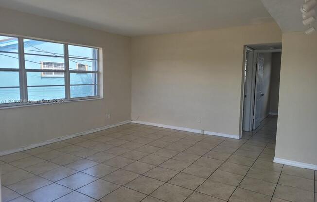1800 NE 170 ST