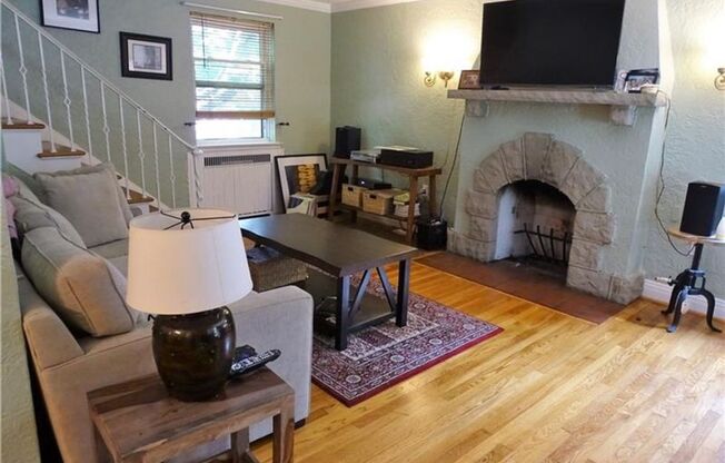 Beautiful 3 bedroom, 1.5 Bath in Mt. Lebanon!!