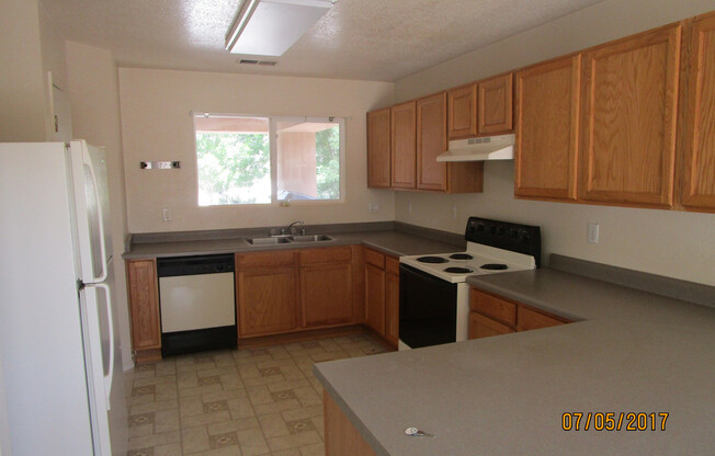 3 beds, 2.5 baths, $2,100