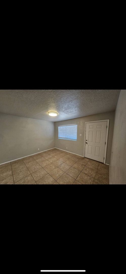 2 beds, 1 bath, 750 sqft, $850, Unit 3421 A