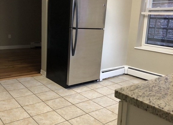 Studio, 1 bath, 400 sqft, $2,400, Unit 53