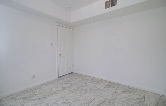 2 beds, 1 bath, $1,200, Unit UNIT 22