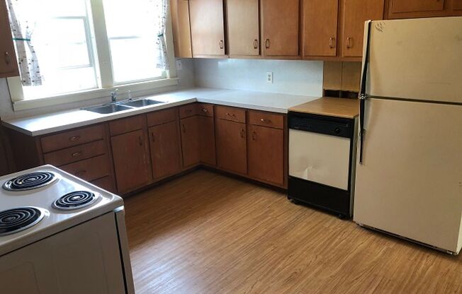 2 beds, 1 bath, $1,530, Unit 4