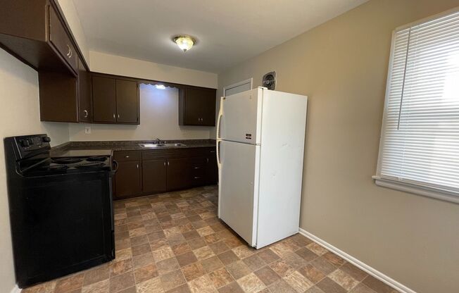 2 beds, 1 bath, 900 sqft, $875, Unit 2