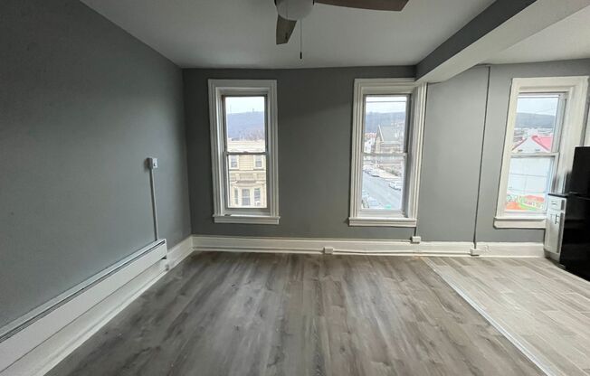 1 bed, 1 bath, $895, Unit 3rd floor