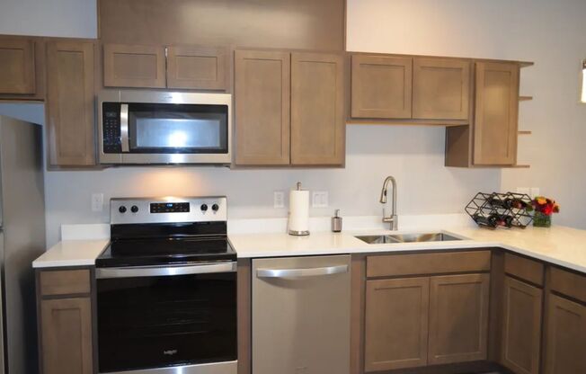 1 bed, 1 bath, 800 sqft, $2,100, Unit 302